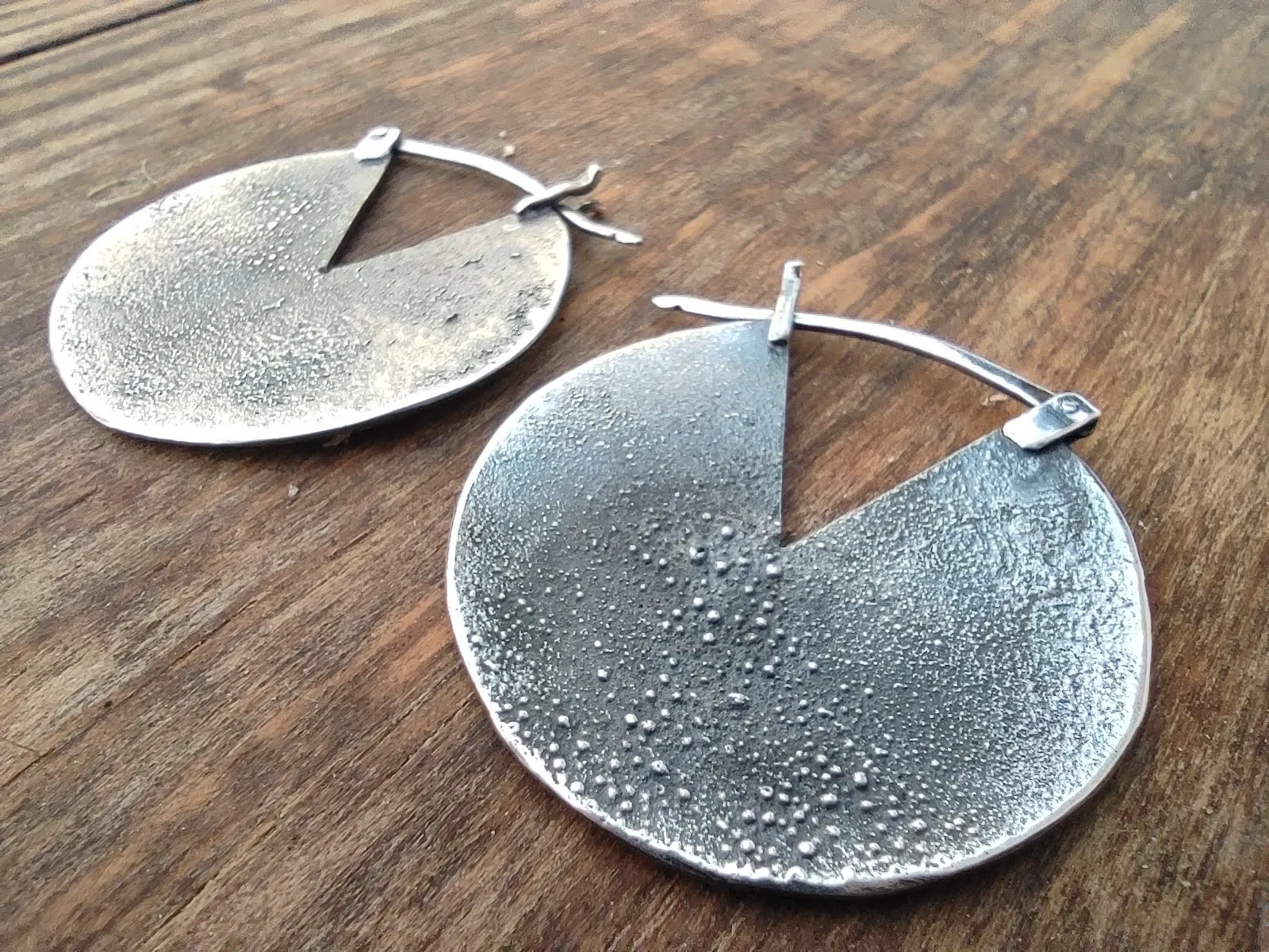 Aros Grandes textura rústica de Plata de Ley envejecidos