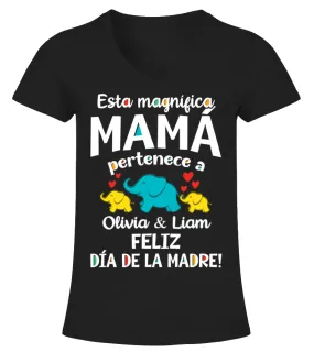 Esta magnifica mamá pertenece a Olivia & Liam. Feliz día de la madre ! Camiseta cuello pico Mujer